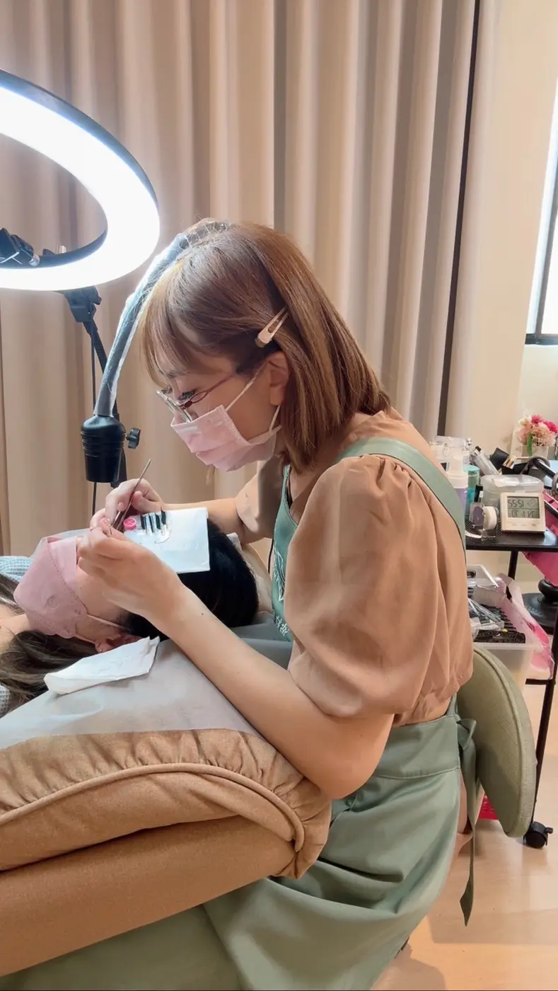米粒老師操作光固美睫